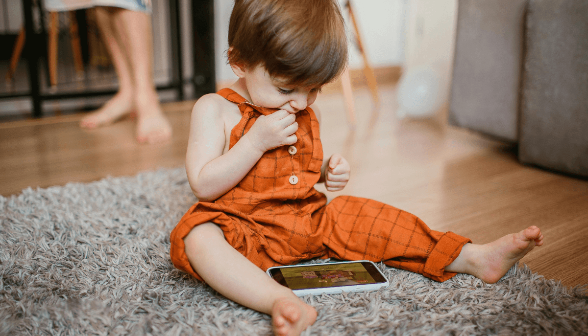 Using Your Phone to Calm Your Toddler Is Backfiring, New Study Finds