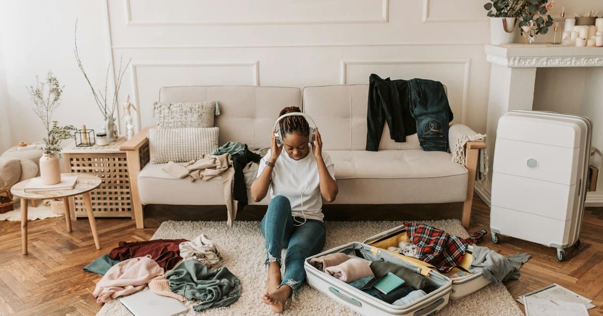 7 Things Smart Travelers Do the Night Before a Flight