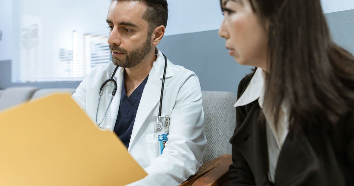 5 Things Doctors Notice the Second You Walk In