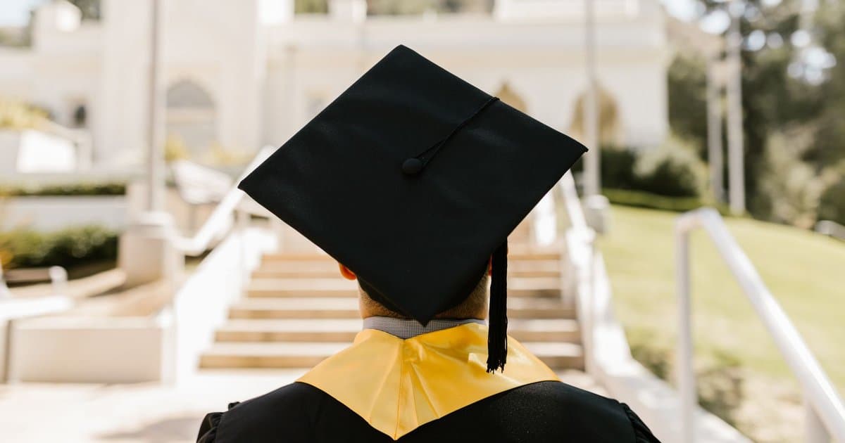 Graduating in a Recession Can Cost You for a Decade