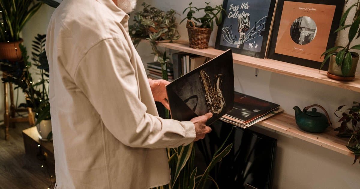 The Real Reason Vinyl Keeps Outselling CDs