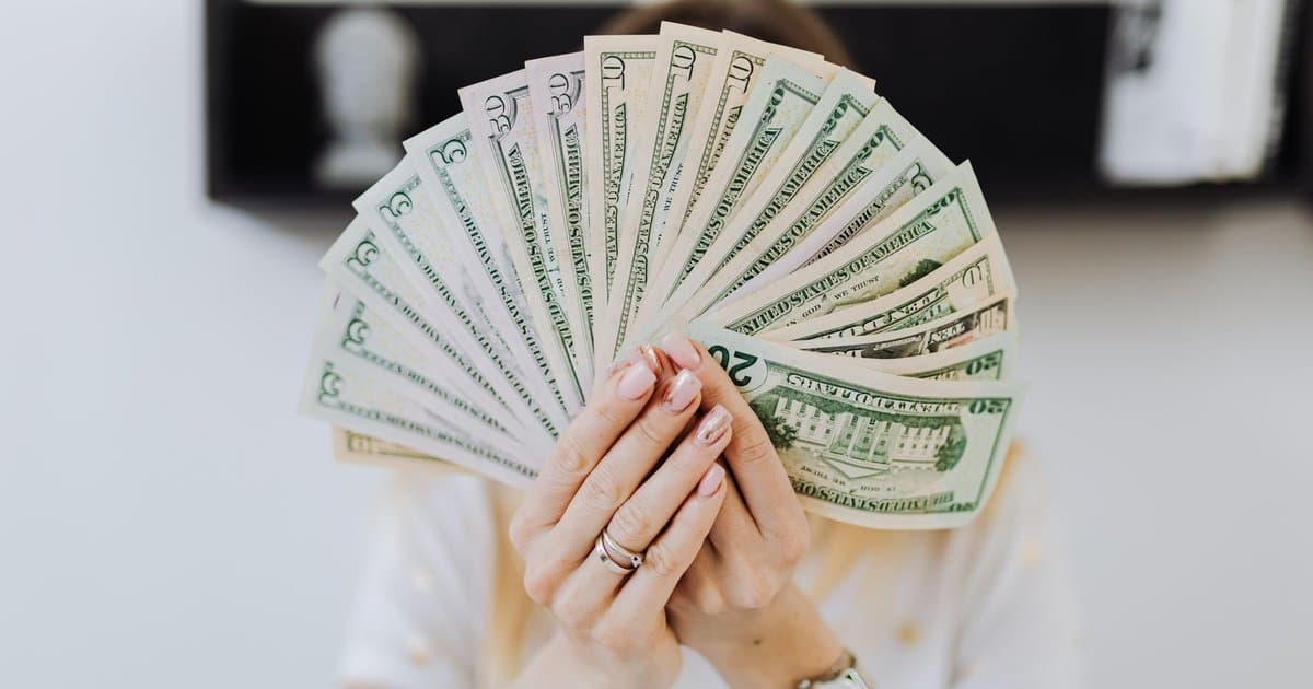 Why Your First Salary Follows You for 40 Years
