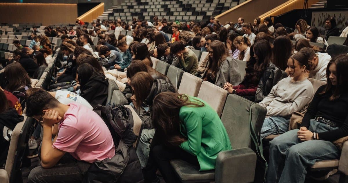 Why Do So Many Young People Feel Behind in Their Twenties?