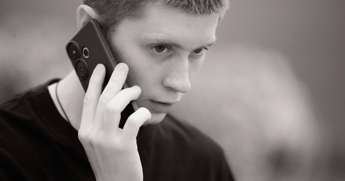Why Are Teens Afraid to Make Phone Calls?