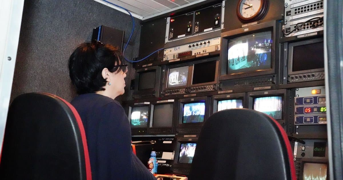 What Really Happens in the Hour Before a Live Show