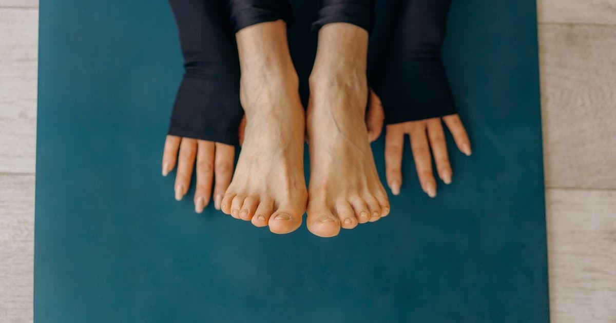 4 Reasons Your Hands and Feet Are Always Cold