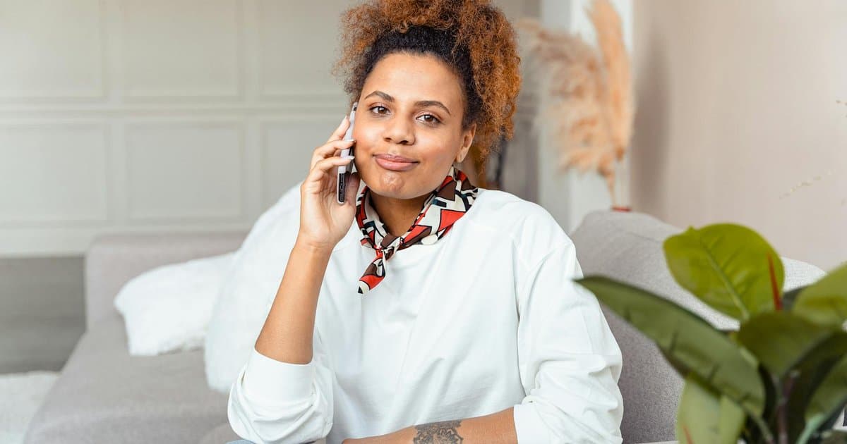 Why Are Young People So Afraid of Phone Calls?