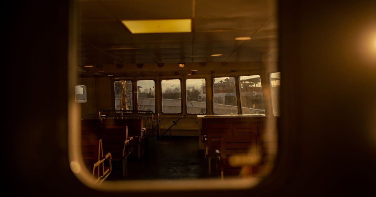 Why Dimmed Cabin Lights Could Save Your Life