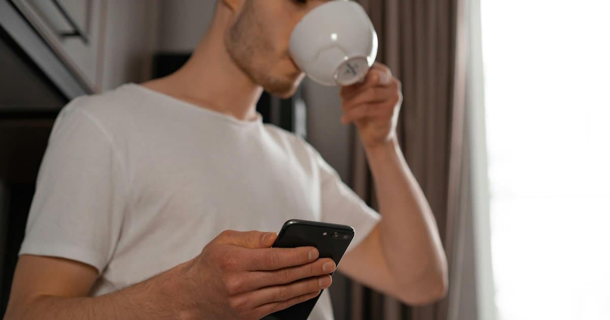 5 Signs Your Phone Is Wrecking Your Focus